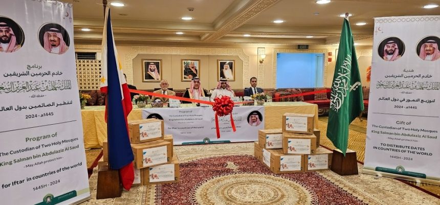 هدية خادم الحرمين.. تدشين برنامجي تفطير الصائمين وتوزيع التمور بالفلبين