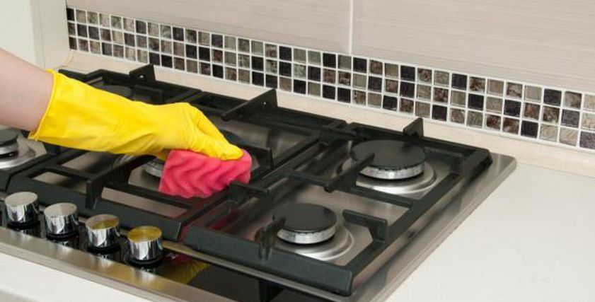 طريقة سحرية لتنظيف حوامل البوتاجاز من الدهون.. «هترجع جديدة زي الأول»