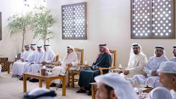 حاكم عجمان وولي عهده يواصلان استقبال جموع المهنئين بشهر رمضان