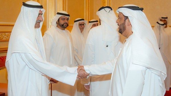 حمد الشرقي يواصل استقبال المهنئين بشهر رمضان