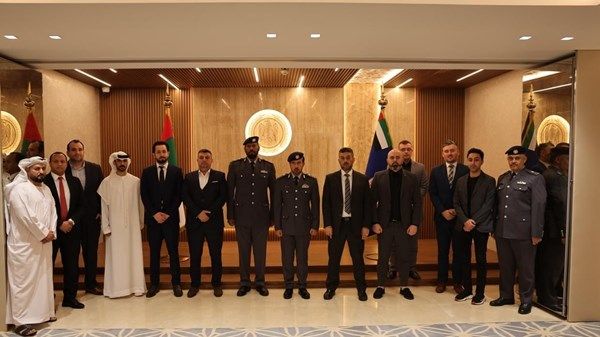 شرطة أبوظبي تطلق "التسجيل المباشر" في 7 وكالات لبيع السيارات