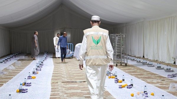 31178 وجبة إفطار صائم وزعتها «خيرية الشارقة» في أول أيام رمضان