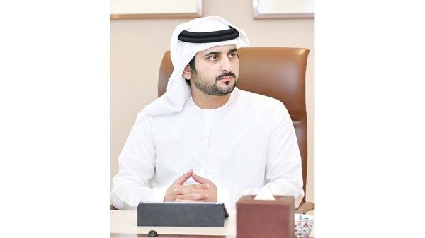 مكتوم بن محمد يطلع على الإنجازات والمشاريع المستقبلية للجنة العليا لتطوير أسواق المال والبورصات في دبي