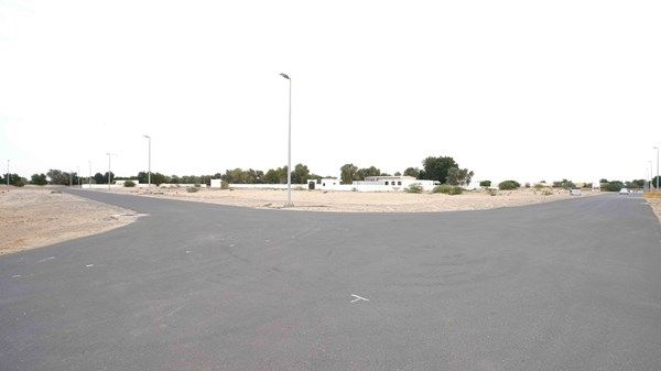 «طرق دبي» تنجز أعمال الطرق الداخلية والإنارة في مرغم ولهباب والليسيلي وحتا