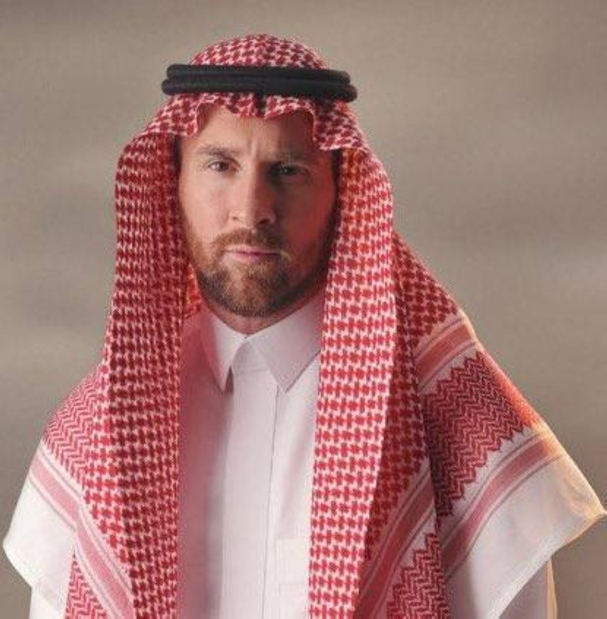 ميسي يغازل روشن بالزي السعودي