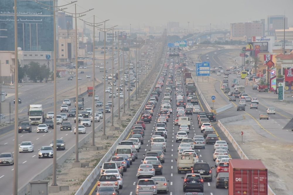 فتح الباب للإعلانات الخارجية على الطرق السريعة بين المدن