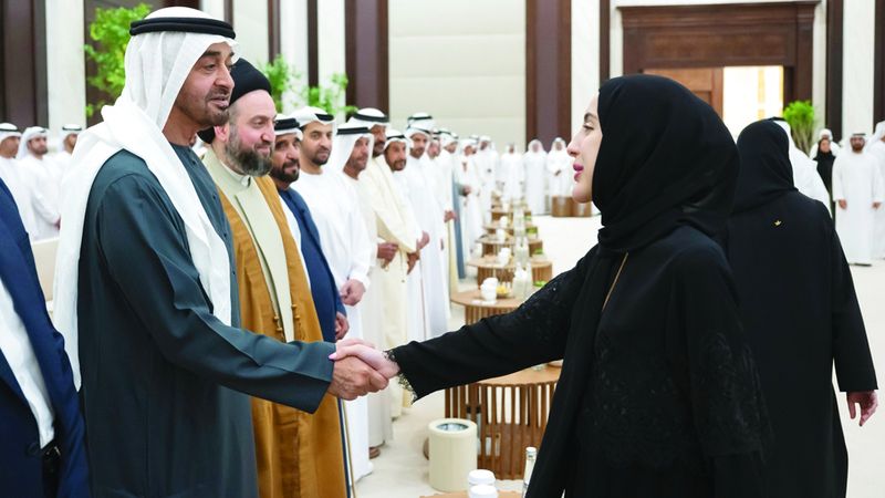 الامارات | رئيس الدولة يستقبل وفد «الوطني» وعدداً من المسؤولين والمواطنين والضيوف بمناسبة رمضان
