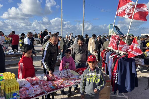 سوق "الحوت" عادة رمضانية ثابتة في مدينة بنغازي الليبية... صور