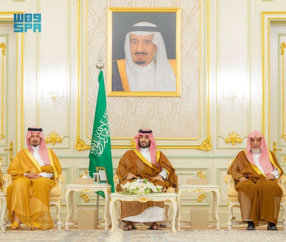 المدينة المنورة.. ولي العهد يستقبل العلماء وجمع من المواطنين قدموا للسلام عليه