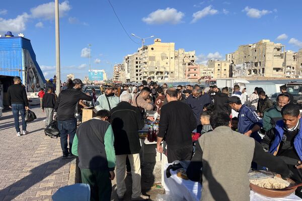 سوق "الحوت" عادة رمضانية ثابتة في مدينة بنغازي الليبية... صور