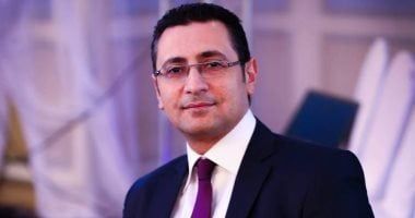 أستاذ اقتصاد: الدولار سيتراجع لأقل من 40 جنيها خلال الأشهر القادمة