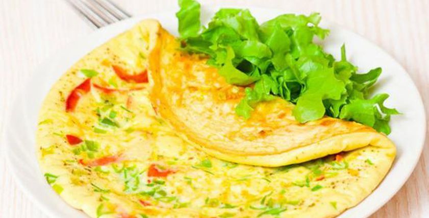 سحور 4 رمضان| بيض أومليت بالخضار.. مكون إضافي هيخلي الطعم حكاية