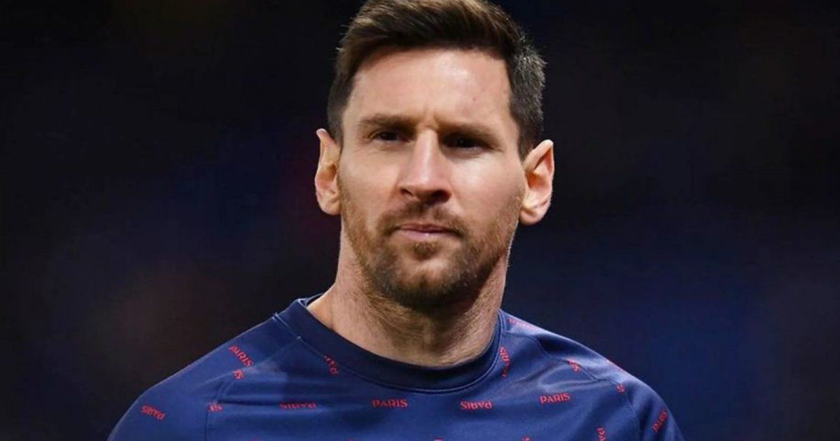 ليونيل ميسي يذهل المتابعين بالزي السعودي وملايين المشاهدات-بالصور