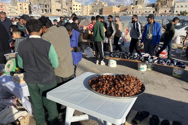 سوق "الحوت" عادة رمضانية ثابتة في مدينة بنغازي الليبية... صور