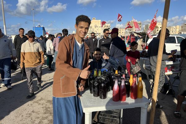 سوق "الحوت" عادة رمضانية ثابتة في مدينة بنغازي الليبية... صور