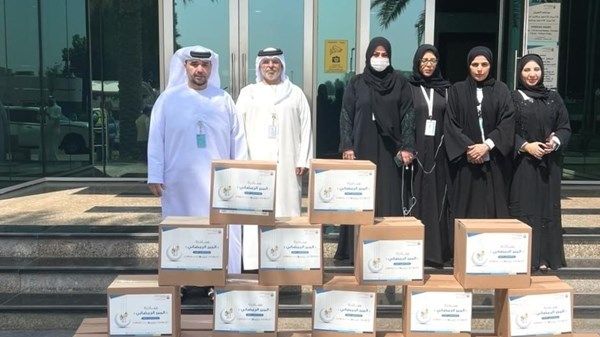 بلدية أبوظبي توزع مئات السلال الغذائية ضمن مبادرة "المير الرمضاني"