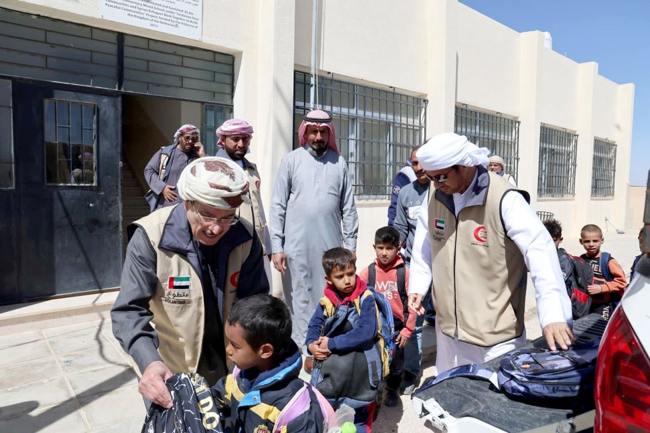 الخليج اليوم .. الهلال الأحمر الإماراتي: تدشن مشروع توزيع المير الرمضاني بالمكلا في حضرموت