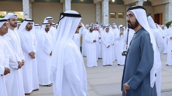 محمد بن راشد يستقبل المهنئين بشهر رمضان المبارك