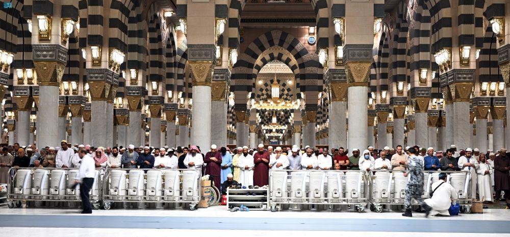 شاهد| خشوع وأجواء روحانية أثناء صلاة التراويح في المسجد النبوي