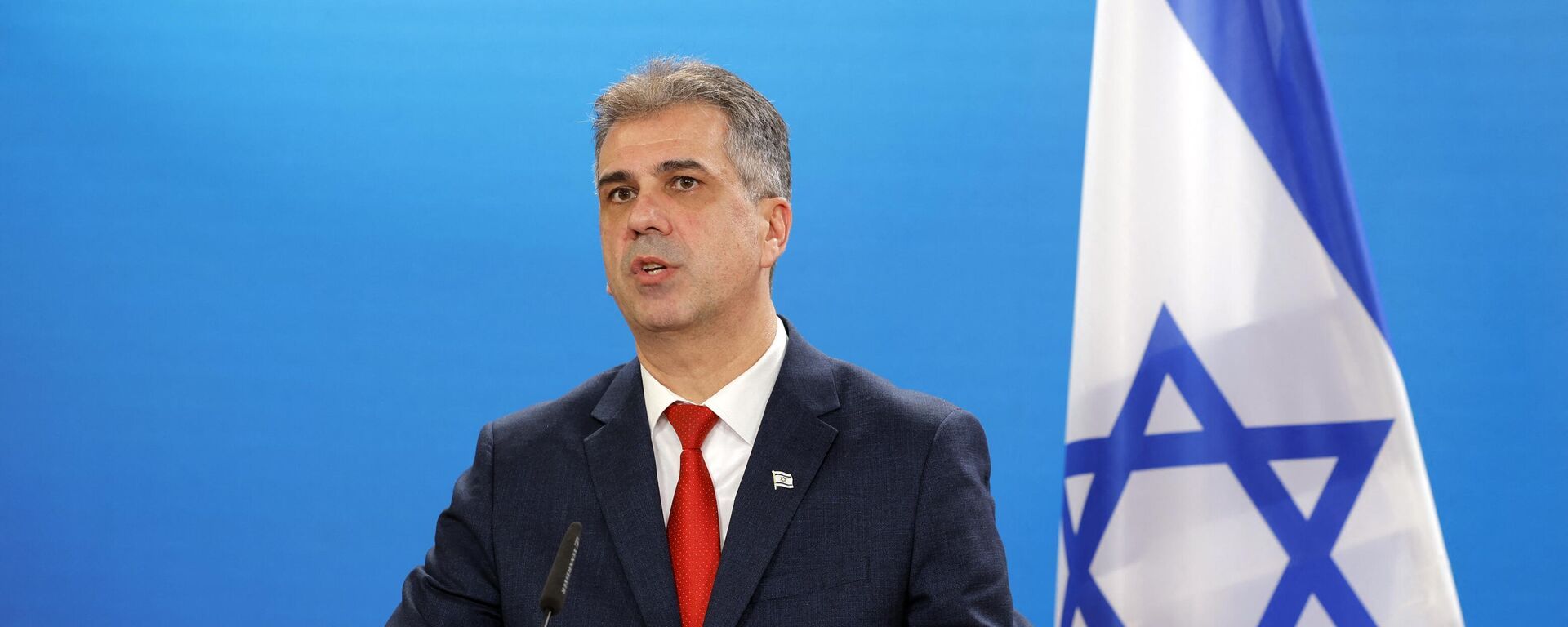 إسرائيل تضع حواجز حديدية على بوابات للمسجد الأقصى