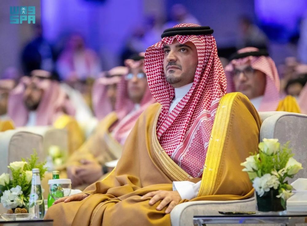 وزير الداخلية يكرم 193 خريجًا من البرامج الأكاديمية بالخدمات الطبية