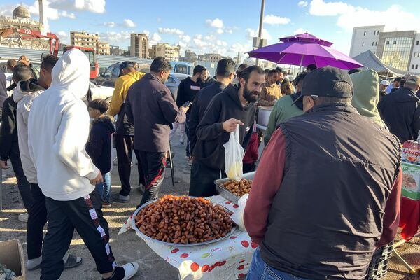 سوق "الحوت" عادة رمضانية ثابتة في مدينة بنغازي الليبية... صور