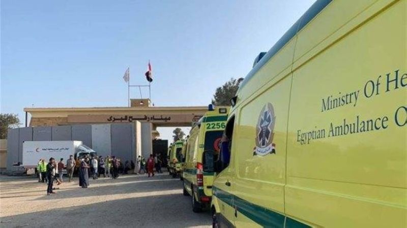 عبور 111 مصاباً ومرافقاً فلسطينياً ميناء رفح البري و190 شاحنة مساعدات