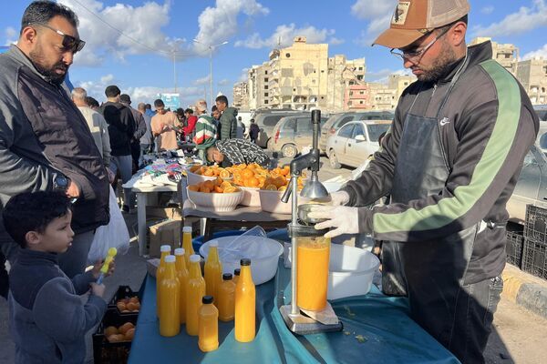 سوق "الحوت" عادة رمضانية ثابتة في مدينة بنغازي الليبية... صور