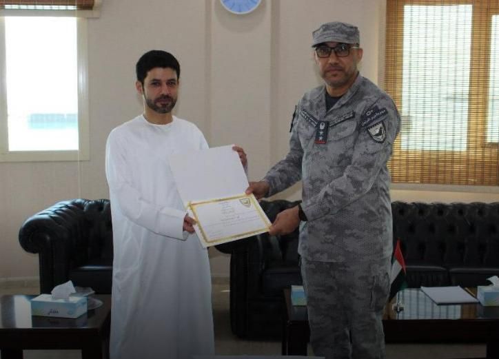 الامارات | "الحرس الوطني" يكرم مواطنا أنقذ 6 أشخاص من الغرق