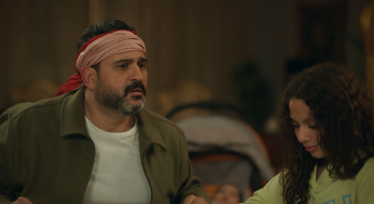 بابا جه الحلقة الخامسة.. أكرم حسني يتحوّل لأب مثالي