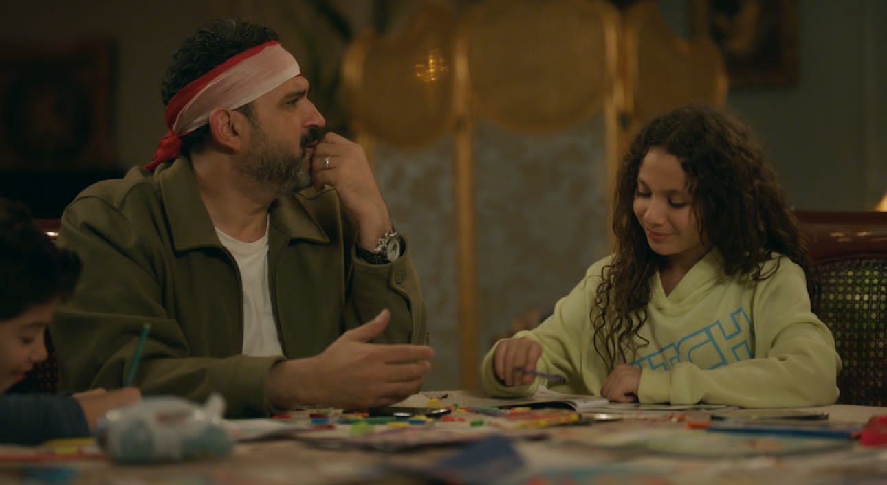 بابا جه الحلقة الخامسة.. أكرم حسني يتحوّل لأب مثالي