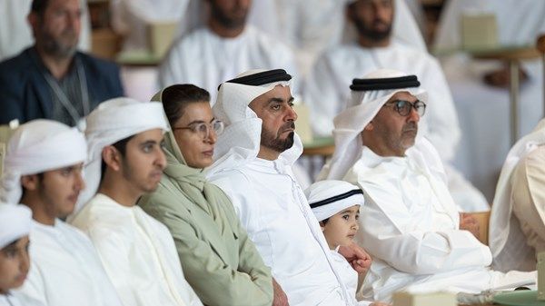 سيف بن زايد يشهد محاضرة «أعمال فنية إسلامية من التراث» التي نظمها مجلس محمد بن زايد