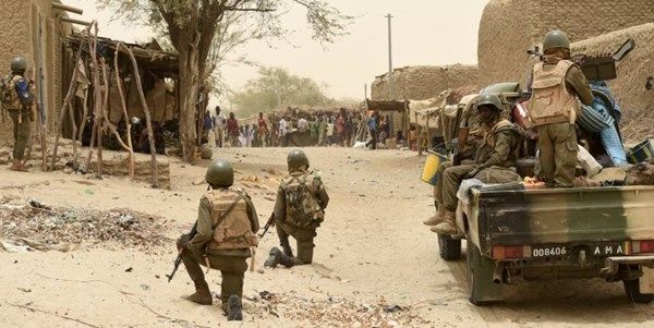 الجيش يعلن صد هجمات إرهابية في مالي