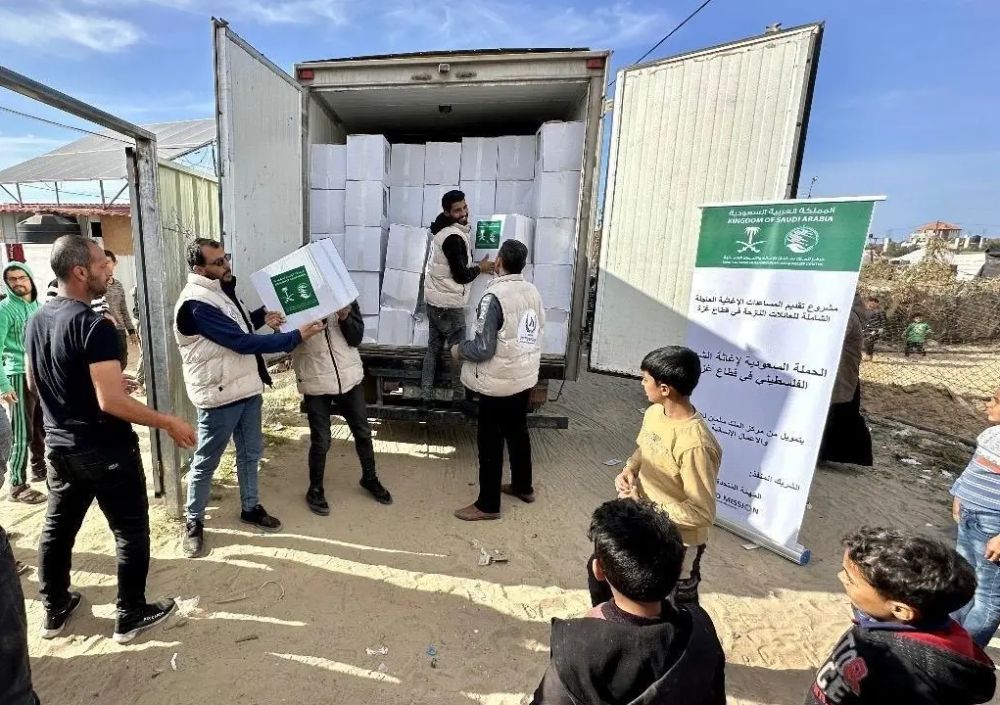 السعودية تواصل توزيع المساعدات الإنسانية في غزة