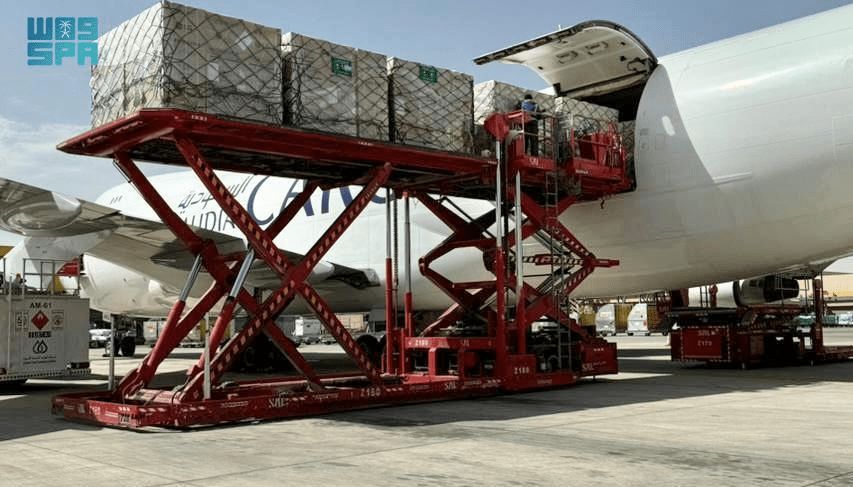 السعودية | مغادرة الطائرة الإغاثية السعودية الـ 14 التي يسيرها مركز الملك سلمان للإغاثة تحمل مساعدات المملكة للشعب الأوكراني