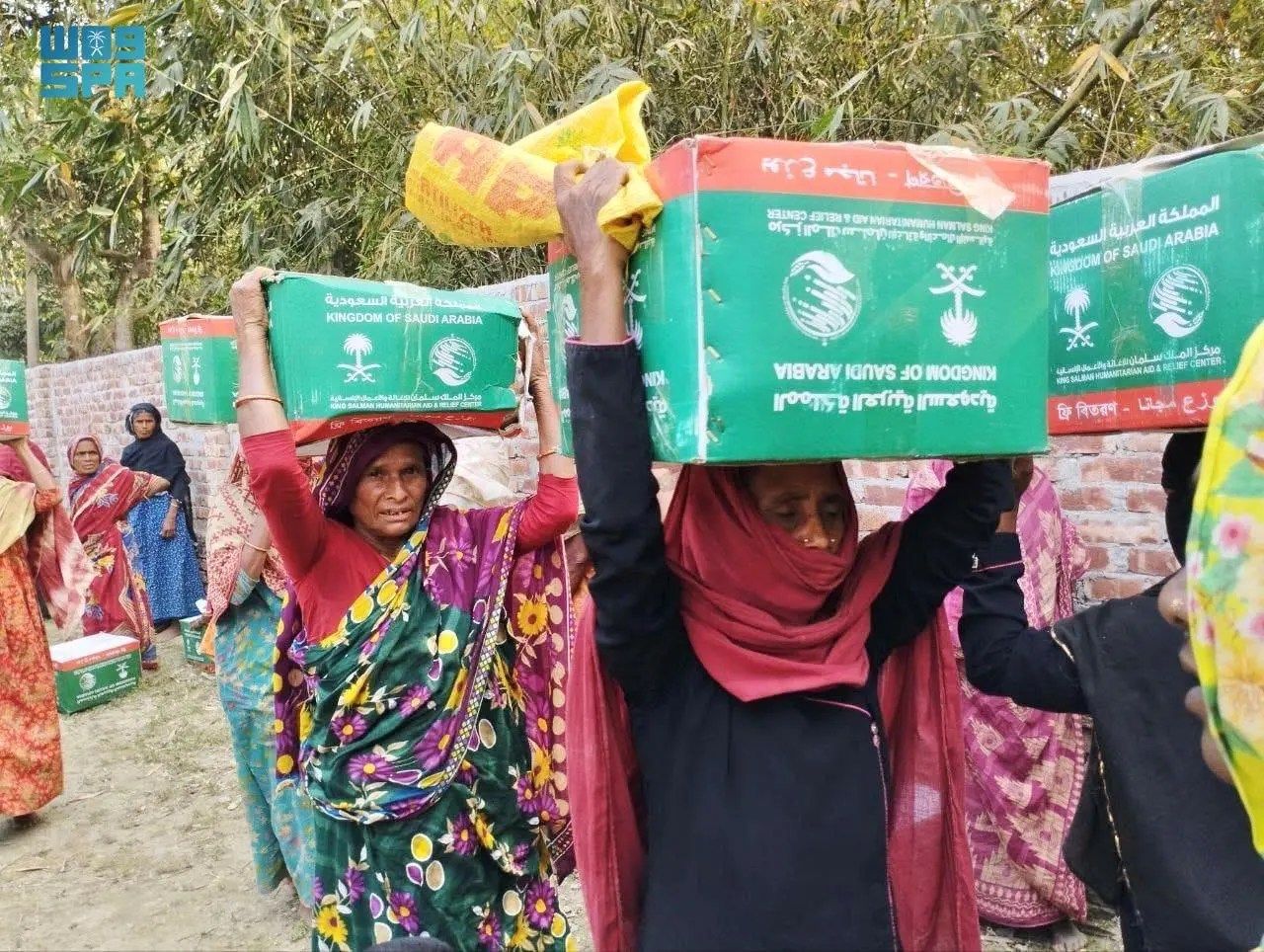 السعودية | مركز الملك سلمان للإغاثة يوزع 1000 سلة غذائية في منطقة كيشورغنج بجمهورية بنجلاديش
