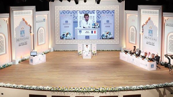 متسابق «القمر المتحدة» بـ«دبي للقرآن».. حفظ كتاب الله على يد والدته