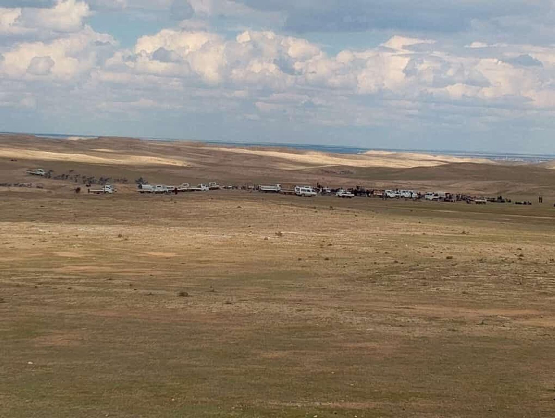 مقتل 15 مدنيا وإصابة آخرين أثناء بحثهم عن "الكمأة" شرقي سوريا