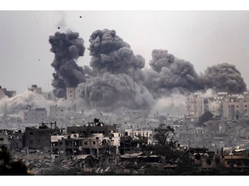 استشهاد عشرات الفلسطينيين جراء قصف إسرائيلي على قطاع غزة