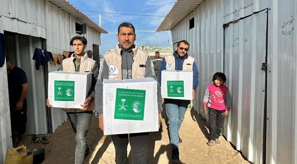 ع / اجتماعي / مركز الملك سلمان للإغاثة يواصل توزيع المساعدات الإنسانية للمتضررين في قطاع غزة (واس)1445-09-06