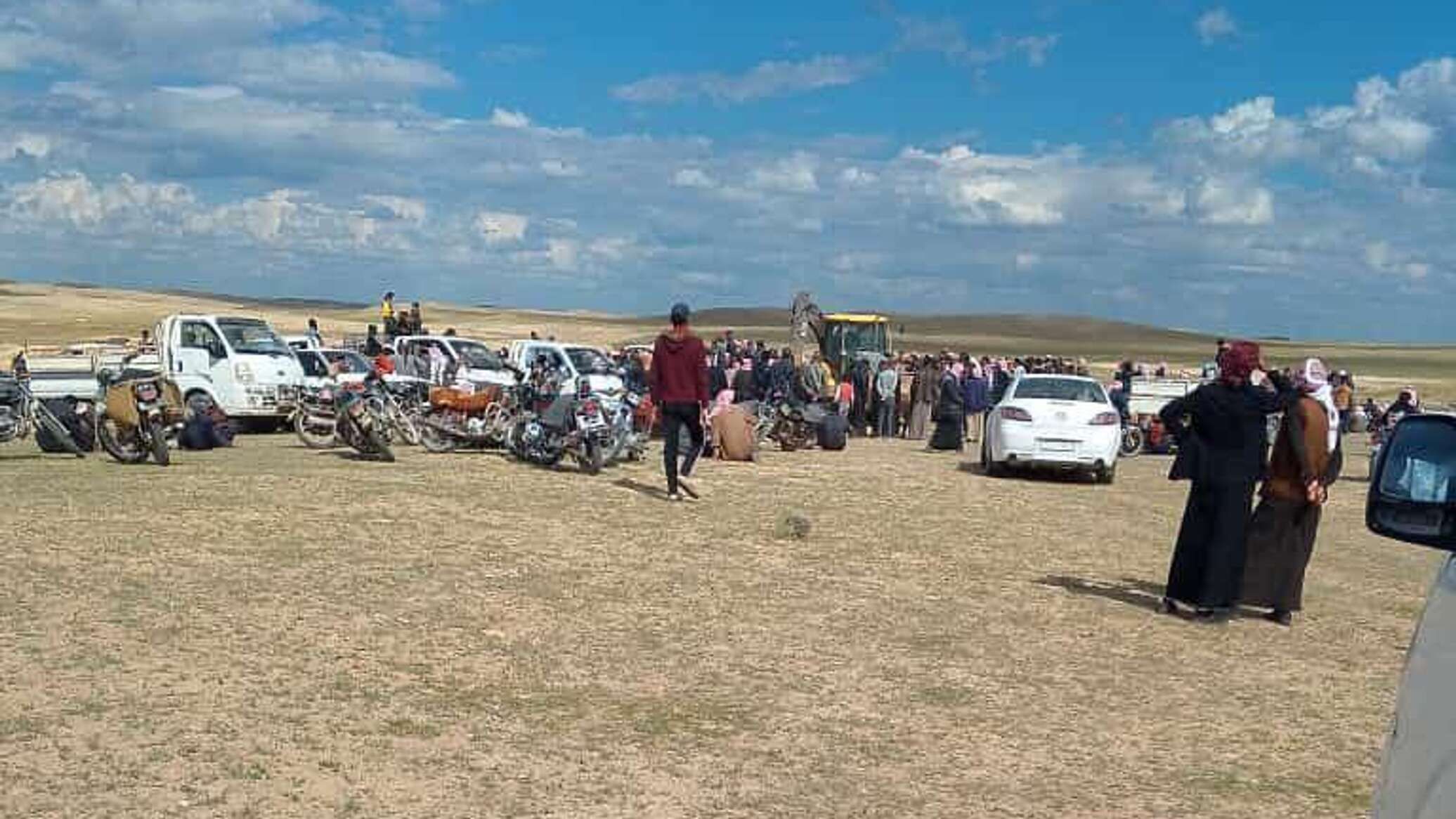 مقتل 15 مدنيا وإصابة آخرين أثناء بحثهم عن "الكمأة" شرقي سوريا