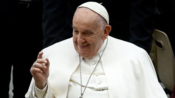 البابا فرنسيس يروي سيرته الذاتية في كتاب