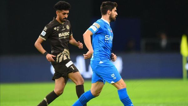 الهلال وضمك.. التعادل السلبي يحسم الشوط الأول