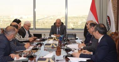 ‫‬وزير قطاع الأعمال يبحث توسيع قاعدة الاستفادة من خدمات التأمين الصحي