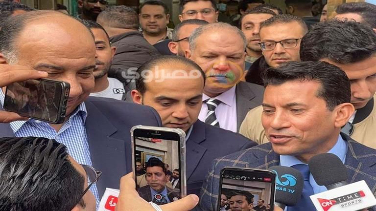 أول رد لوزير الشباب والرياضة على نبأ إرسال محمد صلاح طائرة لنقل اللاعب أحمد رفعت (فيديو وصور)