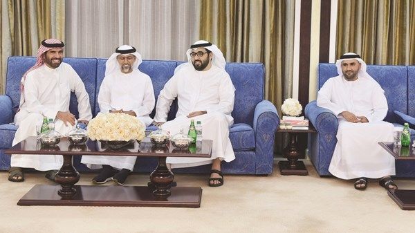 ولي عهد أم القيوين يستقبل المهنئين