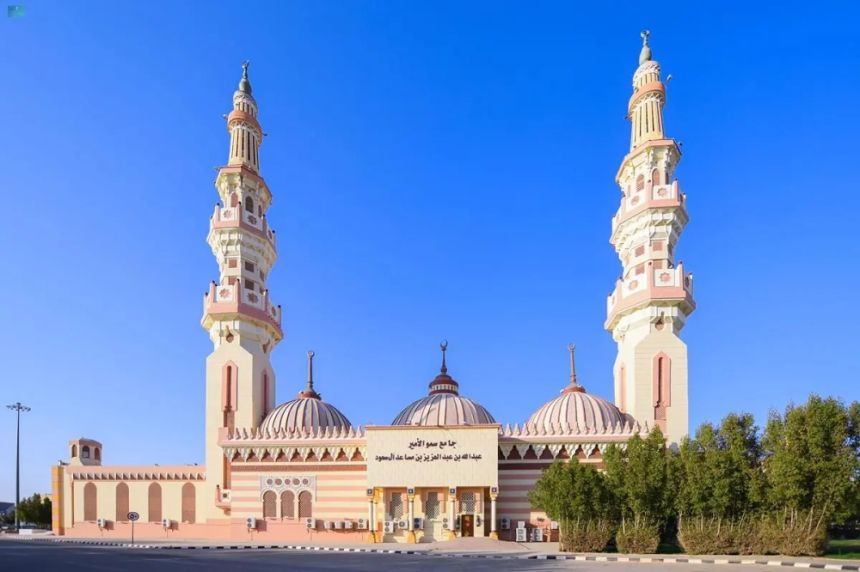 جامع الأمير عبدالله بن مساعد.. أهم المعالم العمرانية بالطراز الإسلامي في عرعر