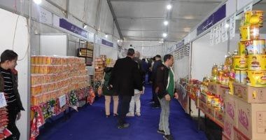 تخفيضات على السلع تصل لـ30%.. جولة داخل معرض أهلا رمضان في البدرشين