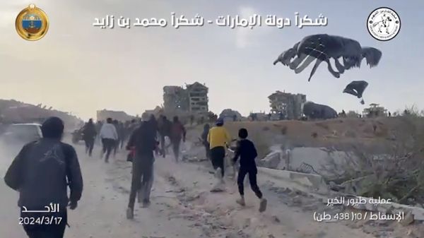 الإمارات ومصر تنفّذان عاشر إسقاط جوي لمساعدات على غزة