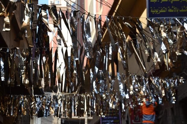 شوارع كفر الشيخ تتحول إلى لوحات فنية بزينة رمضان: «عملناها من الورق والأكياس»